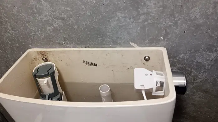 Toilet cistern fill valve repair